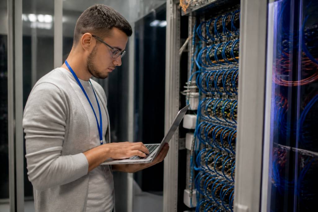 Technicien supérieur systèmes et réseaux salaire : rémunération, évolution de carrière et débouchés